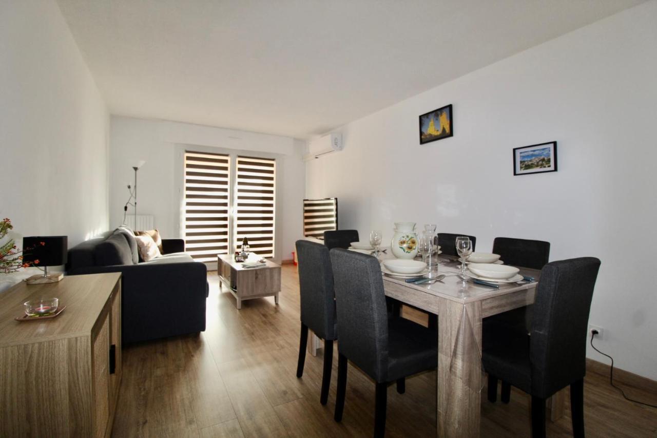 Logement Renove Avec Mobilier 2023 Appartamento Avignone Esterno foto